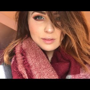 Meet The Posher; Elizabeth 💋